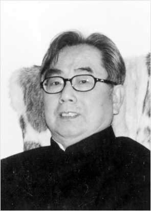 杨武能 