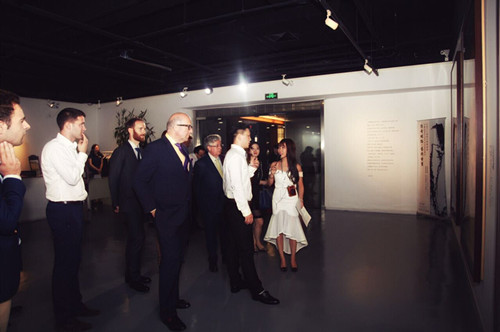 徐里油画与中国近现代大师合展 中国古意油画