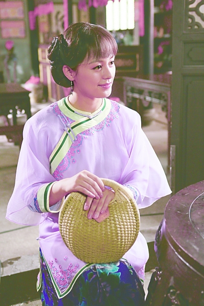 她用心酿制美酒"女儿陈,不仅传承了古越花雕的大美文化,还弘扬了鉴湖