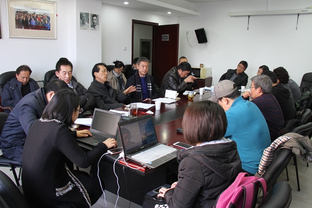 11月14日，加强文艺批评恳谈会在北京召开