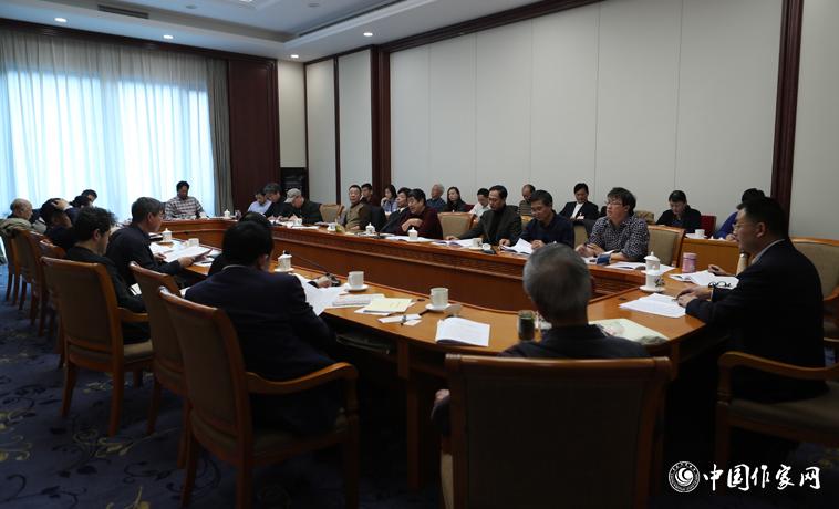 11月30日下午黑龙江、四川代表团分组学习讨论。