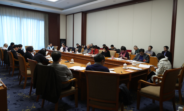 11月30日下午，河南、湖北代表团分组学习讨论。
