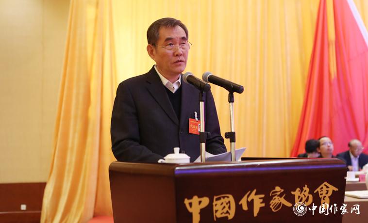 12月1日，钱小芊作《中国作家协会第八届全国委员会工作报告》。