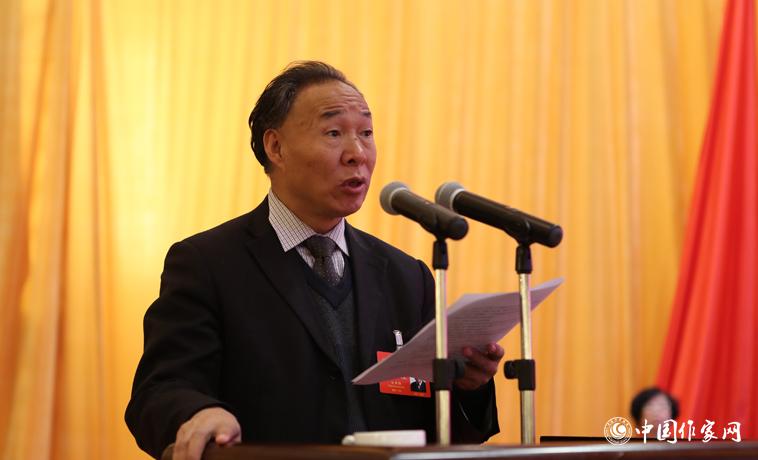 12月1日，中国作协九代会第二次全体会召开，白庚胜作《关于修改<中国作家协会章程>的说明》。