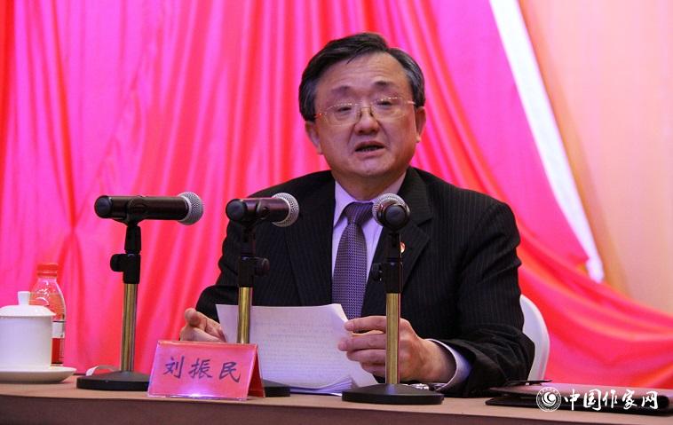 12月2日下午，外交部副部长刘振民为代表们作国际形势与外交工作报告。