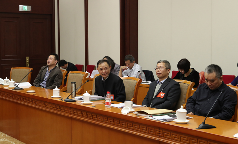 12月1日，福建、湖南团分组学习讨论。