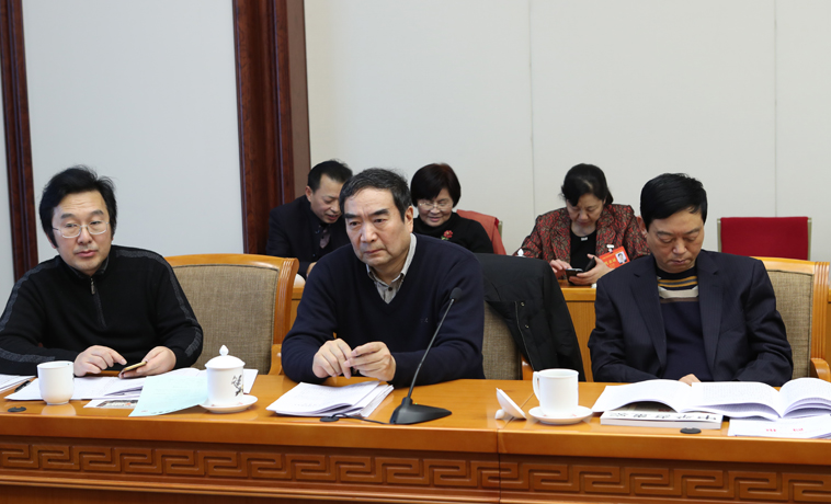 12月1日，河南、湖北团分组学习讨论。