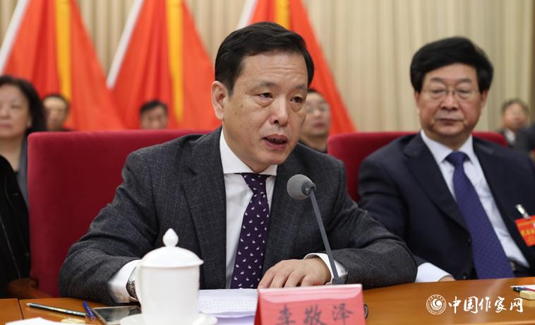 12月3日，中国作协副主席李敬泽主持闭幕式。