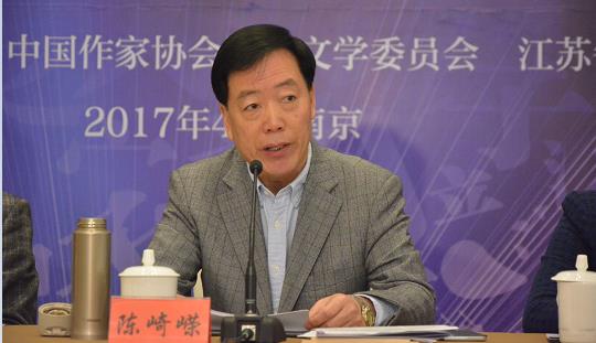 中国作协网络文学委员会主任陈崎嵘在开幕式上致辞