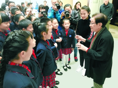 新学堂歌唱出谷建芬的心血