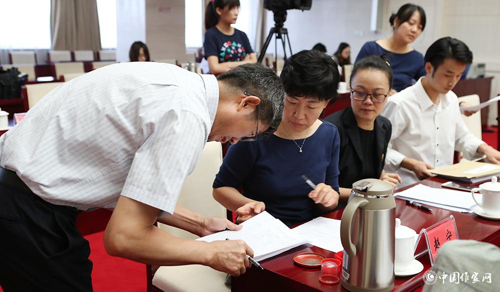 8月4日，纪律监察组人员审核选票结果