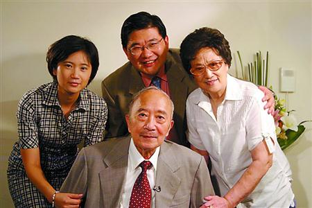 艺术 艺苑上图为本文作者2007年与孙道临,王文娟夫妇及女儿合影