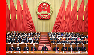 习近平等党和国家领导人在主席台就座