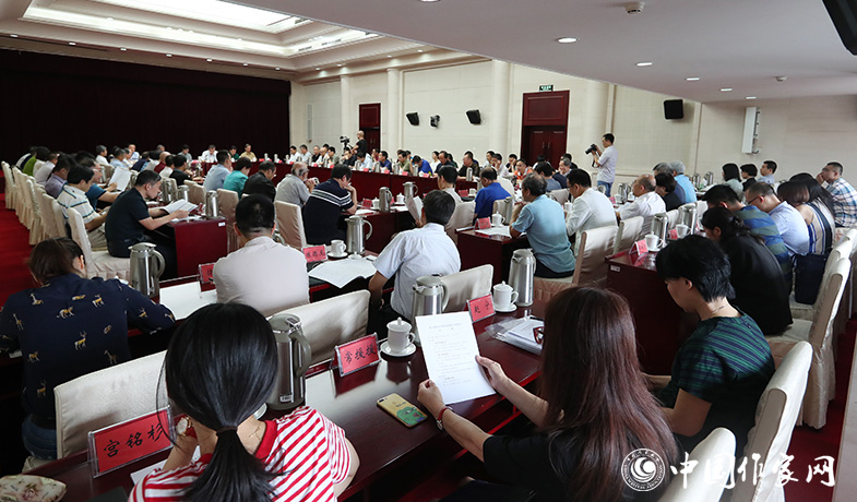 7月28日，第七届鲁迅文学奖各评委会全体会现场