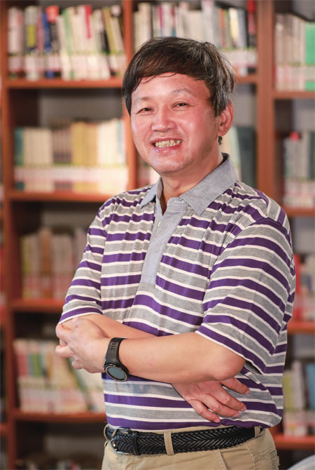 徐剑:导弹在他的笔尖-访谈-中国作家网