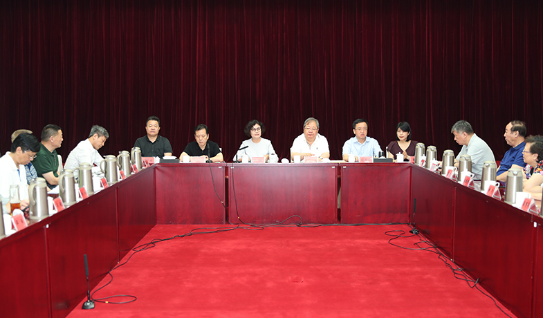 8月16日，第十届茅盾文学奖在北京揭晓