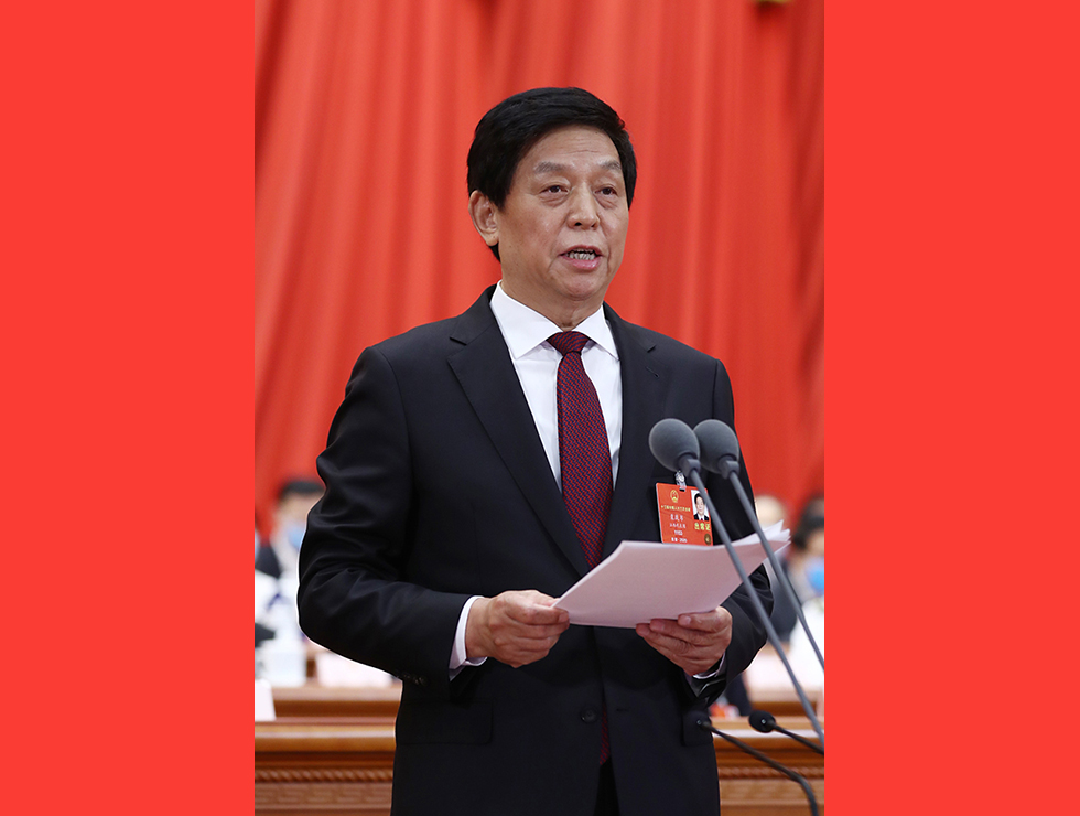 5月28日，十三届全国人大三次会议在北京人民大会堂举行闭幕会。栗战书主持闭幕会并发表讲话。