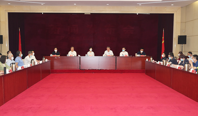 8月12日，第十二届全国少数民族文学创作骏马奖评奖委员会第一次全体会议在京举行