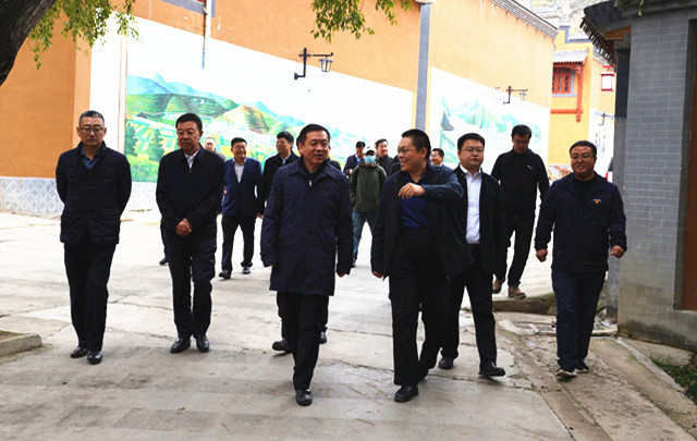 中国作协党组书记张宏森深入临潭调研对口帮扶工作