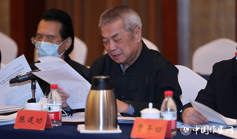 12月12日，中国作家协会第九届主席团第九次会议在京举行。