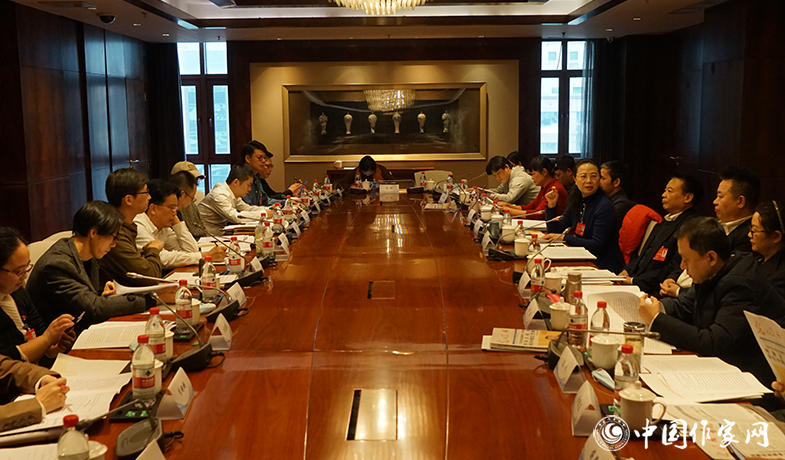 重庆、海南代表团讨论张宏森所作工作报告