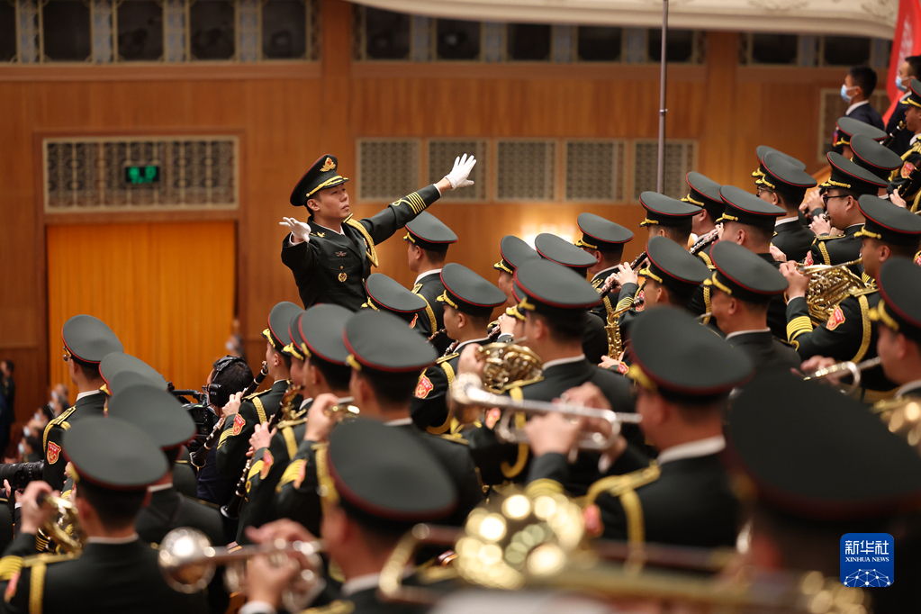 10月16日，中国共产党第二十次全国代表大会在北京人民大会堂隆重开幕。这是军乐团在演奏。