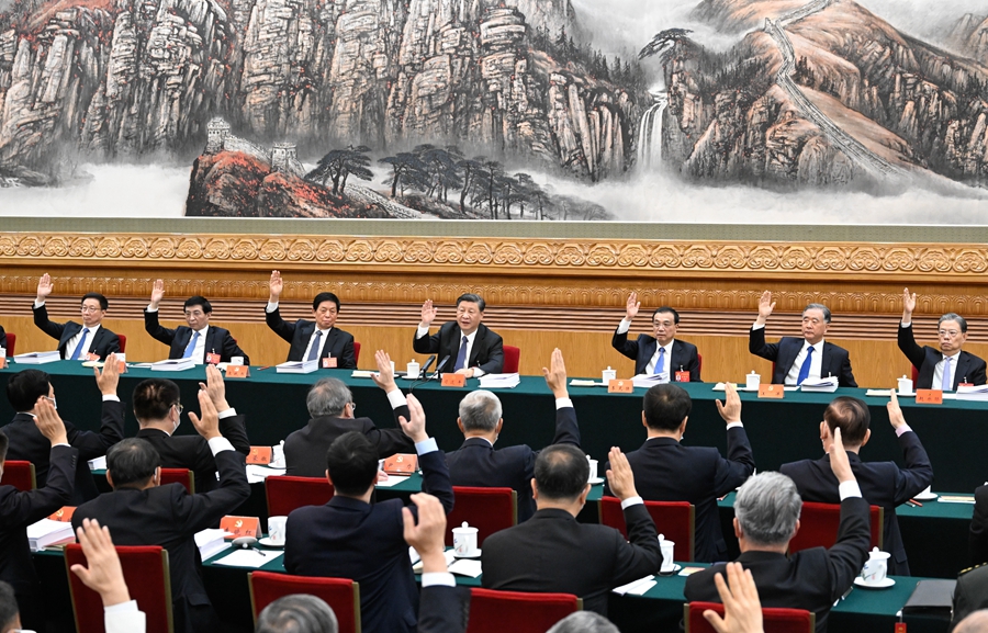 10月18日，中国共产党第二十次全国代表大会主席团在北京人民大会堂举行第二次会议。习近平、李克强、栗战书、汪洋、王沪宁、赵乐际、韩正等出席会议。