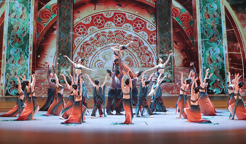 中央芭蕾舞团表演舞剧《敦煌飞天》