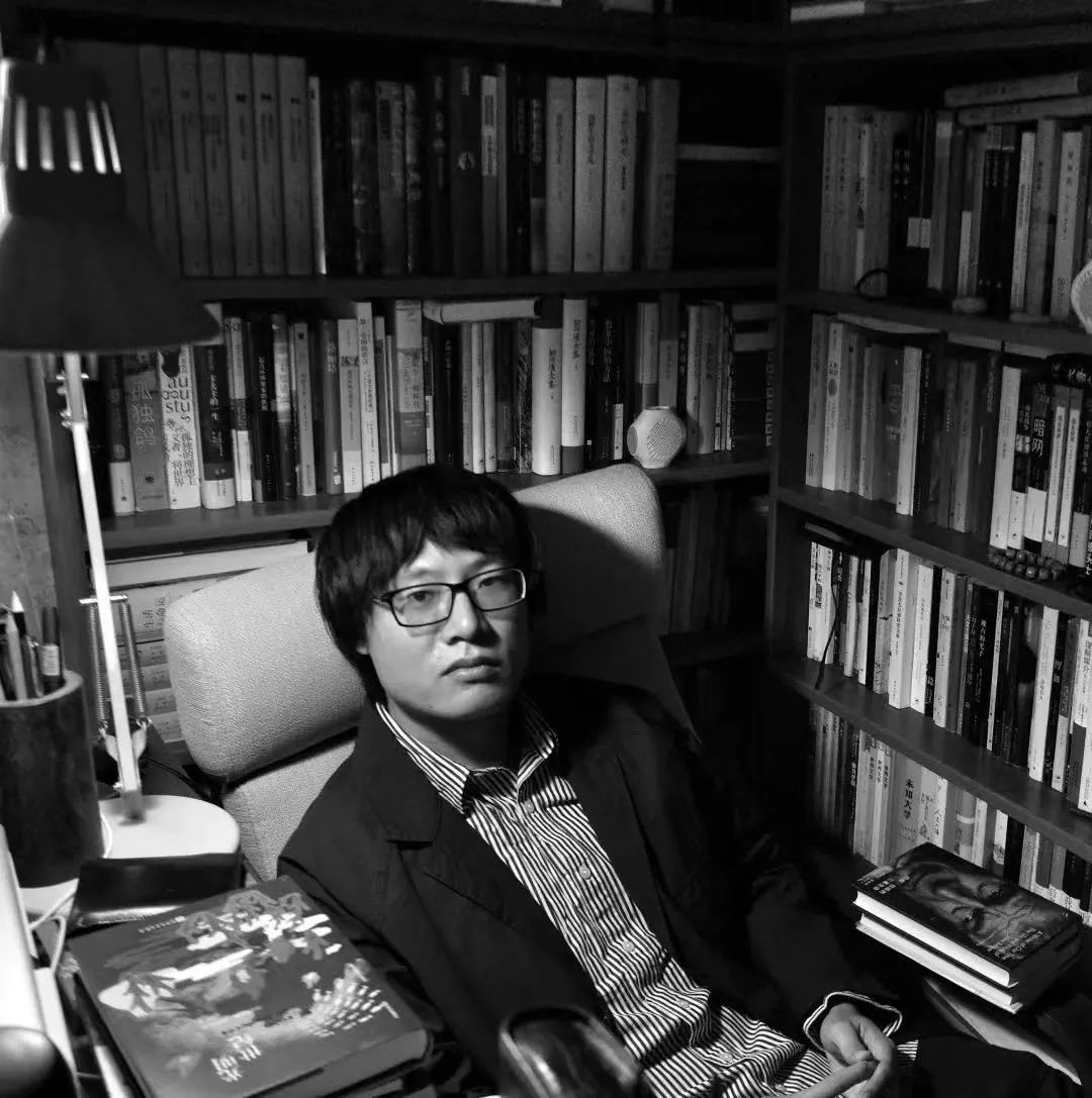 李晁，1986年生于湖南，现居贵阳。2007年开始发表小说，曾获《上海文学》新人奖、《作家》金短篇奖、华语青年作家奖短篇小说“双子星”奖等。