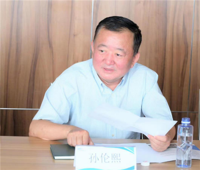 辽宁省作协党组成员、副主席孙伦熙讲话