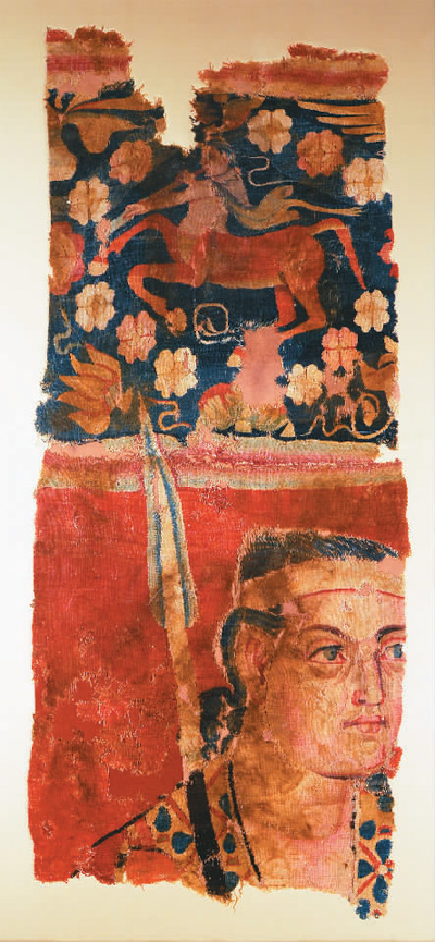 汉代蓝地人首马身纹缂毛布。 　　中国国家博物馆供图
