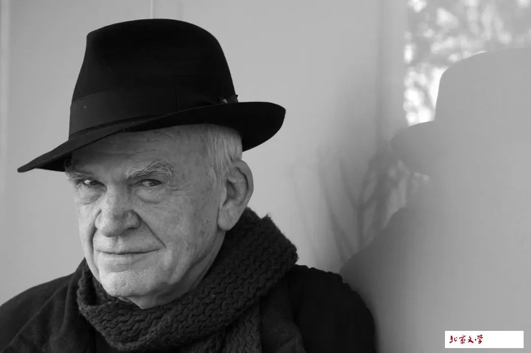 米兰·昆德拉（捷克语：Milan Kundera，1929年4月1日—2023年7月12日）是捷克裔法国籍作家，出生于捷克斯洛伐克的布尔诺。1975年流亡法国，1981年归化为法国公民。2019年重获捷克公民身份。他在近年接受采访的时候称自己为法国作家，认为自己的作品应归类为法国文学。其作品有长篇小说《玩笑》《生活在别处》《告别圆舞曲》《笑忘录》《不能承受的生命之轻》和《不朽》，以及短篇小说集《好笑的爱》是以作者母语捷克文写成。而他的长篇小说《慢》《身份》和《无知》，随笔集《小说的艺术》《被背叛的遗嘱》《帷幕》以及新作《相遇》则是以法文写成。《雅克和他的主人》系作者戏剧代表作。2020年9月20日，获得卡夫卡文学奖。