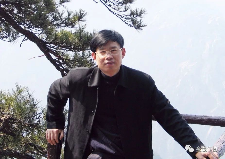 赵文强：中国作协会员，中国金融作协理事、副秘书长，河南省报告文学学会副秘书长，河南省许昌市文联兼职副主席、作协副主席，已发表文学作品近百万字。