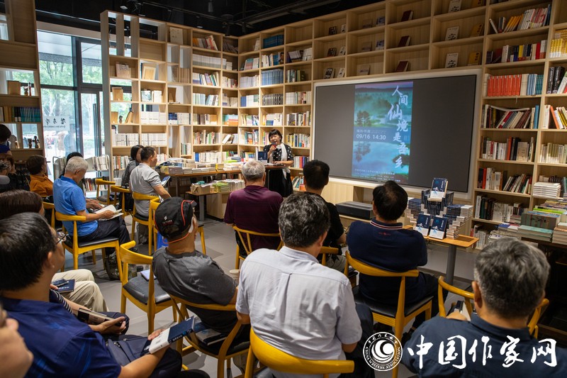 9月16日下午，梁景启《冰子闲吟集》新书发布会在北京雍和书庭举行。