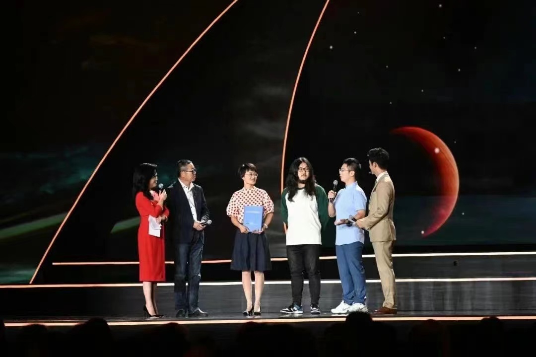 2023世界科幻大会荣誉主宾、中国科幻作家刘慈欣与一群成都师生的“十年之约”