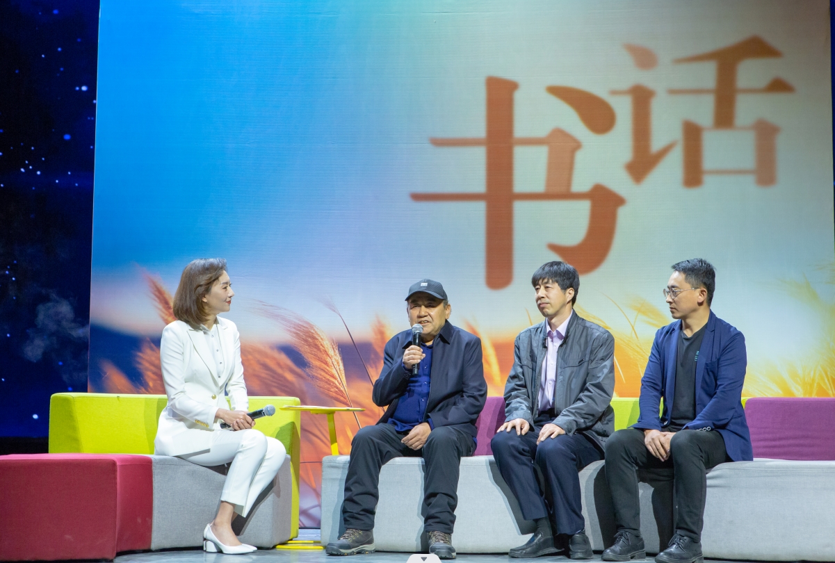 马步升、马宇龙、王选接受采访