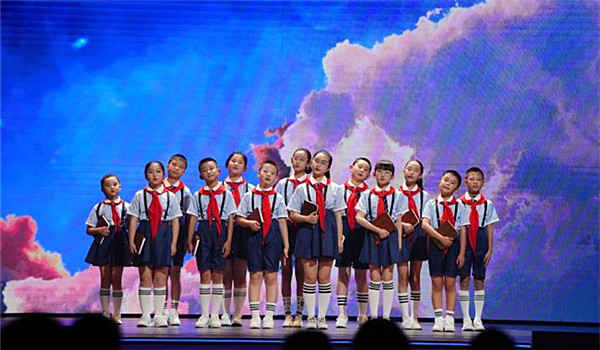 爱看星星的孩子登上中国文学盛典