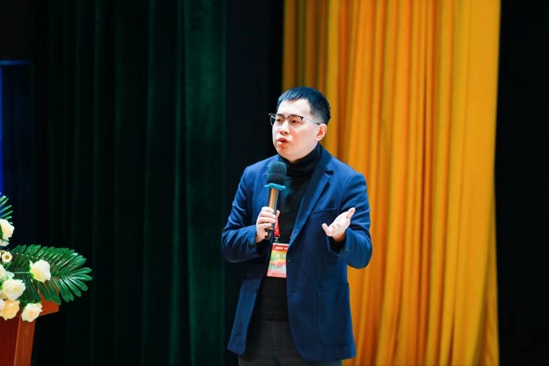 中国新商科大学集团科幻教育主管、重庆移通学院钓鱼城科幻学院院长张凡