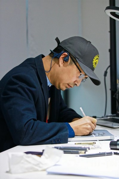 科幻画家金霖辉现场进行科幻画教学