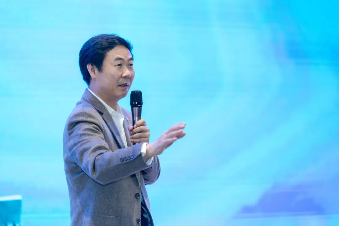 南京大学教授张光芒授课