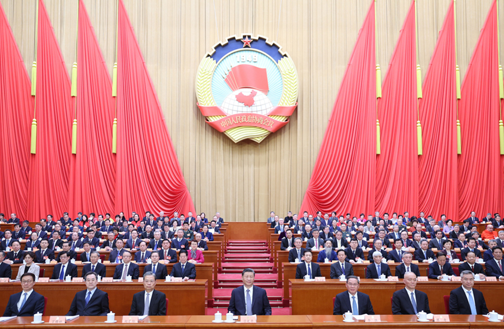 3月4日下午，中国人民政治协商会议第十四届全国委员会第二次会议在北京人民大会堂开幕。习近平等党和国家领导人到会祝贺。 新华社记者 鞠鹏 摄