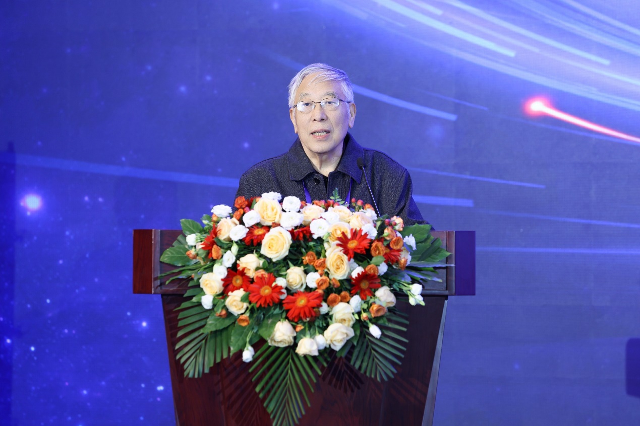 北京元宇科幻未来技术研究院名誉院长、科幻作家王晋康致辞