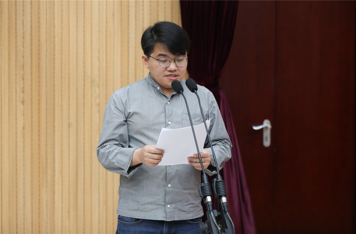 学员代表何荣、朗嘎扎西、林为攀在结业典礼上先后发言