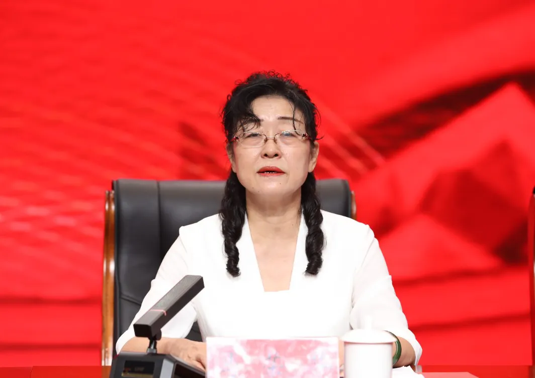 第一师阿拉尔市党委常委、第一师副政委马荣华致辞。（宁帅 摄）