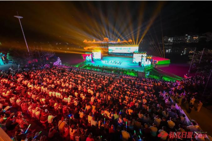 ▲6月21日晚，屈子行吟·诗歌之源—2024湖南·怀化屈原爱国怀乡诗歌节在溆浦县思蒙镇开幕。