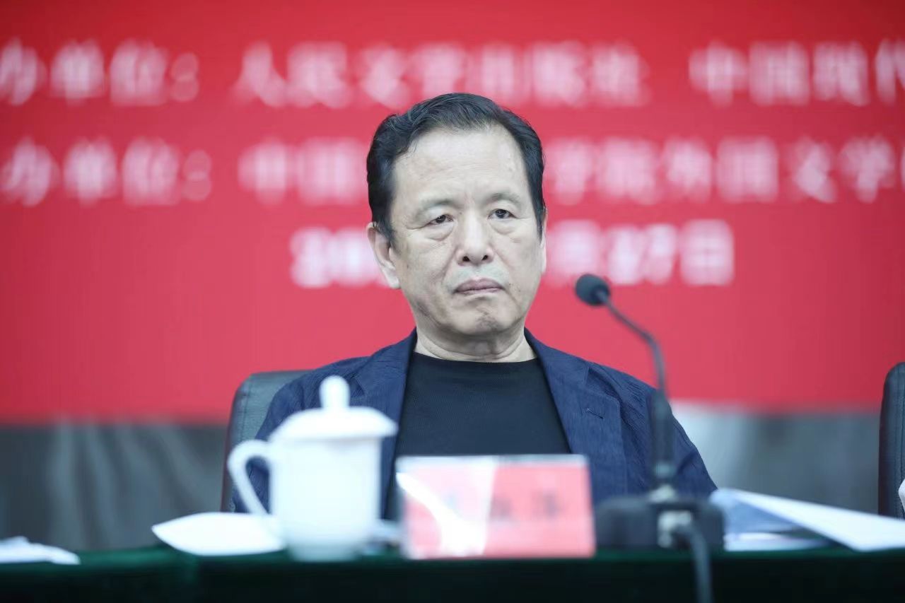 中国作协党组成员、副主席、书记处书记，中国现代文学馆馆长李敬泽主持
