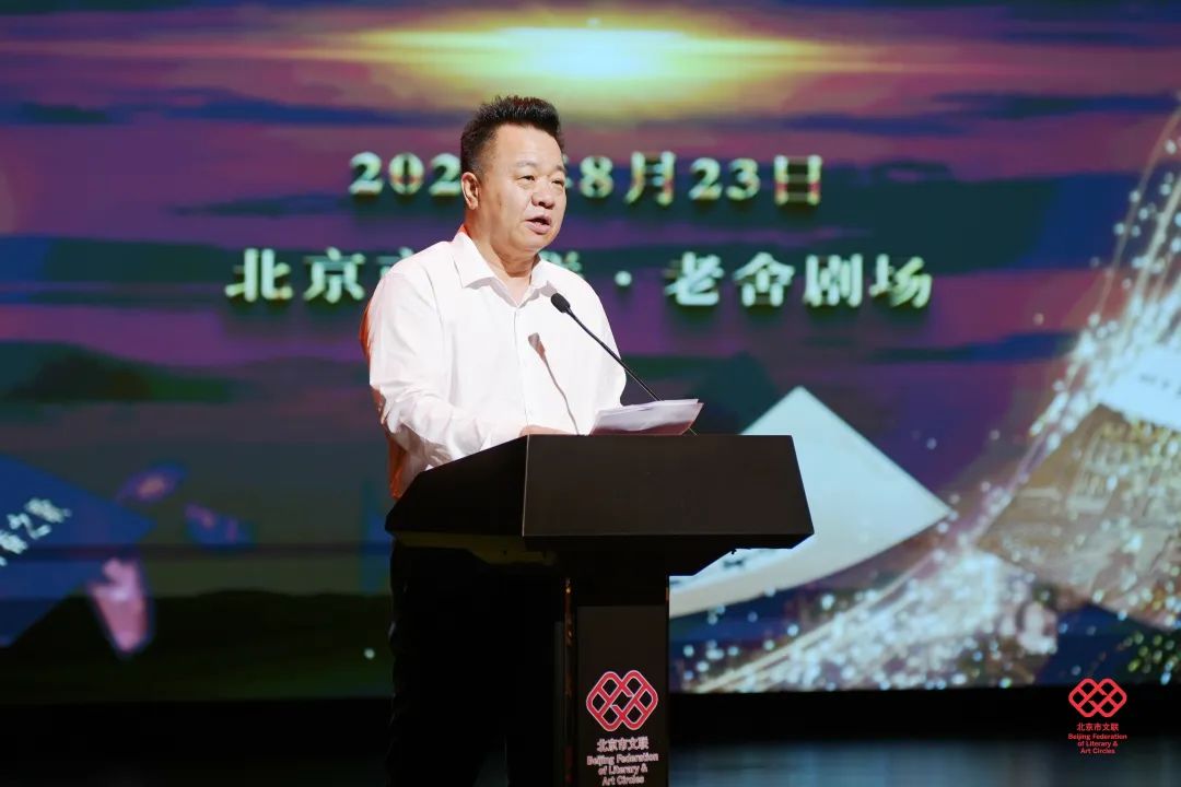 中国作协党组成员、副主席邱华栋