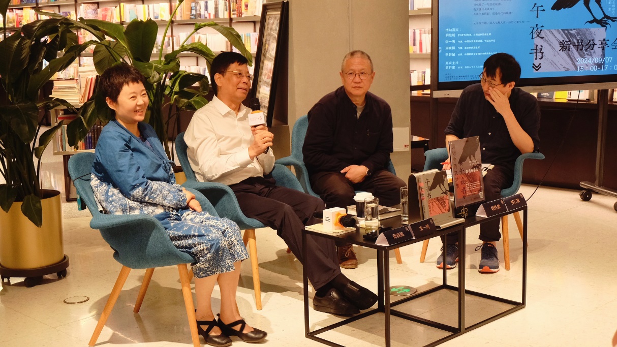 图片包含 游戏机, 桌子, 红酒, 女人

描述已自动生成