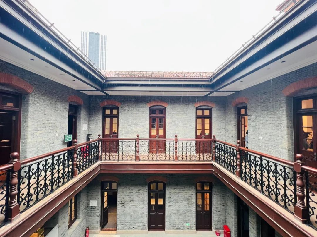 坐落于上海文学馆内的巴金图书馆