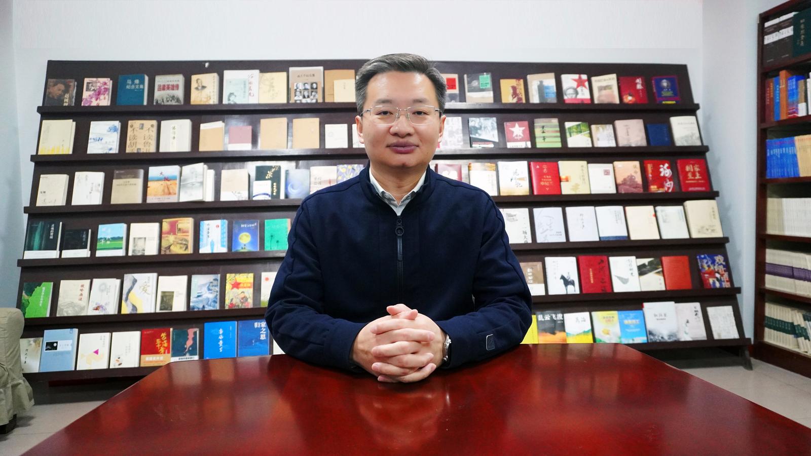山西省作家协会主席 李骏虎